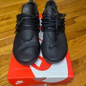 Black Air Presto Sneakers